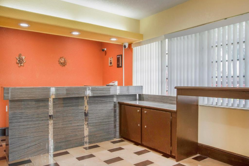 Lobby at OYO Budget Inn Bartow, BARTOW - FL