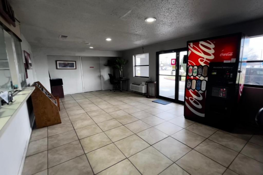 Lobby at Deluxe Inn Motel By OYO Grand Prairie Interstate 30, GRAND PRAIRIE - TX