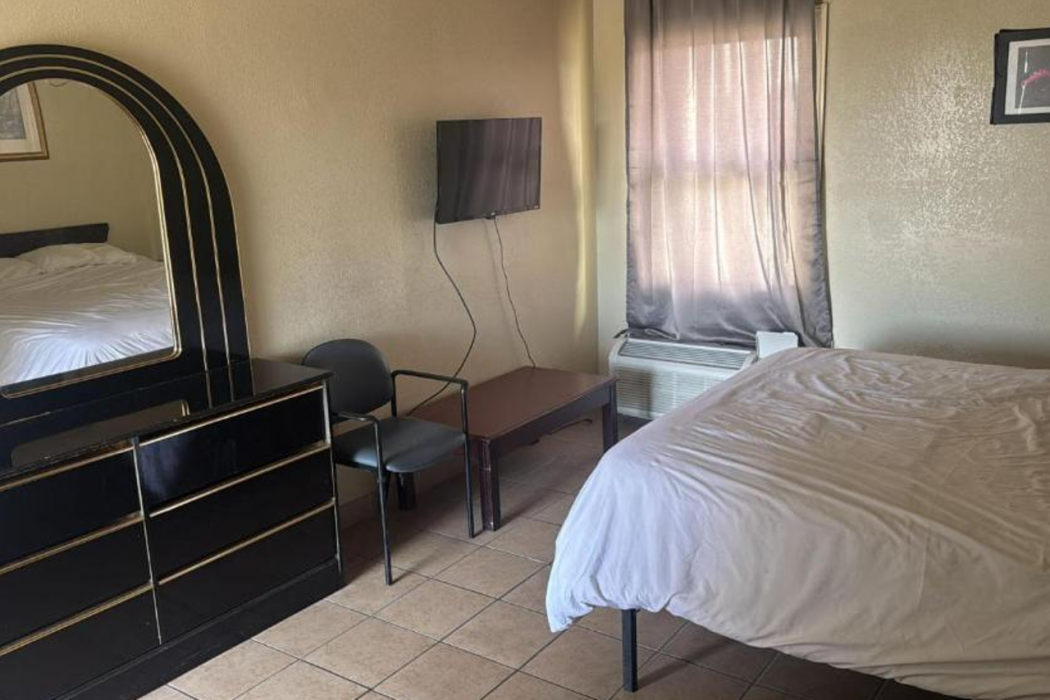 Cole Manor Motel By OYO Love Field Market Center 8/13