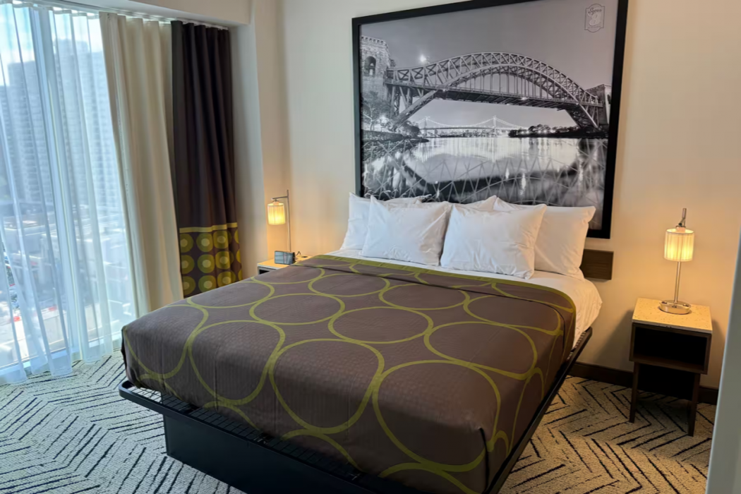 Super 8 by Wyndham Bronx Near Stadium 8/40