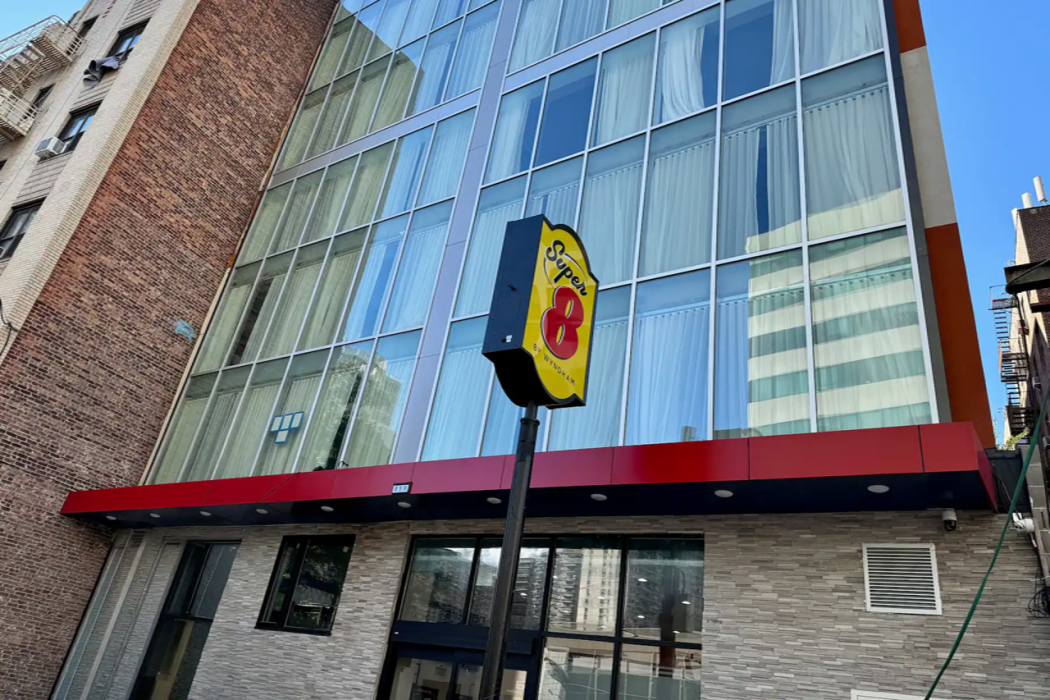 Super 8 by Wyndham Bronx Near Stadium 1/40