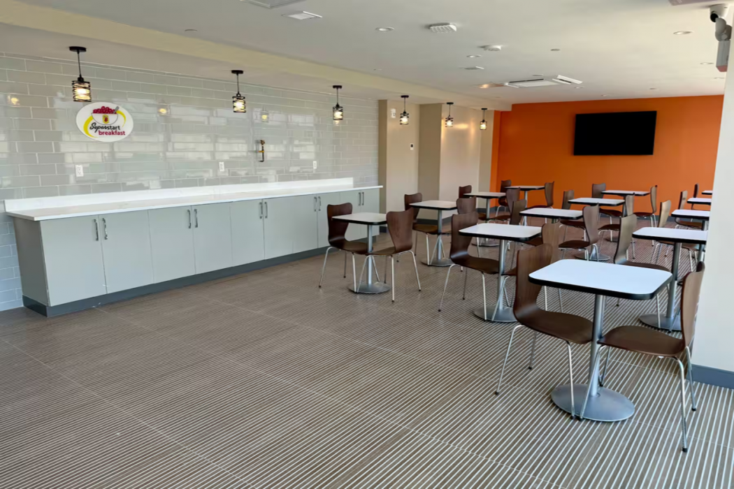 Super 8 by Wyndham Bronx Near Stadium 24/40