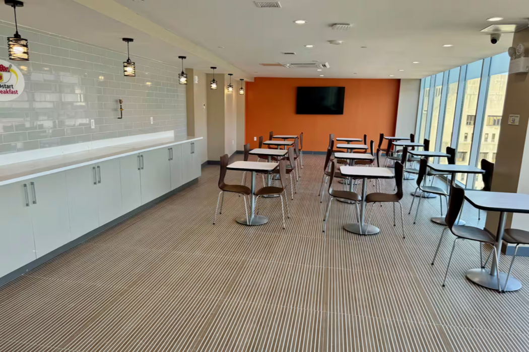 Super 8 by Wyndham Bronx Near Stadium 22/40