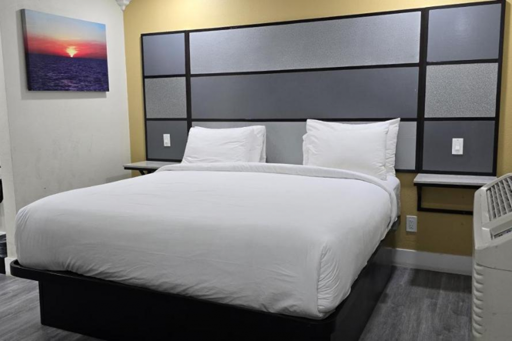 Room at Hotel Avenida Victorville I-15, VICTORVILLE - CA