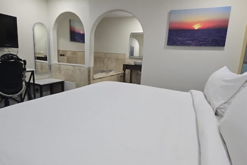 Hotel Avenida Victorville I-15 9/44