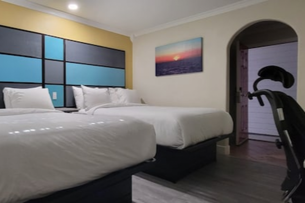Hotel Avenida Victorville I-15 7/44