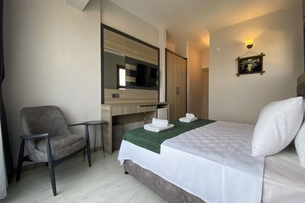 Medos hotel 12/56