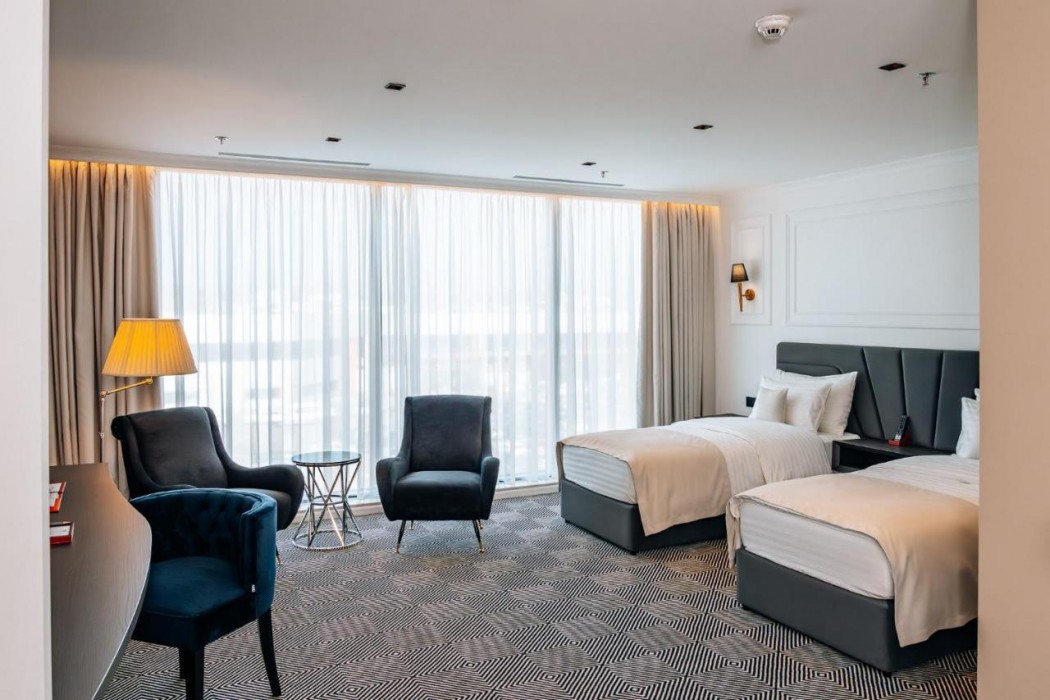 Sky Airport Hotel 9/61
