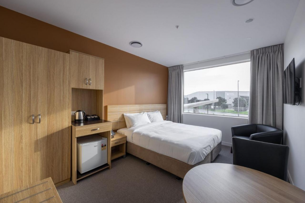 Manha Hotel Auckland Airport 12/26