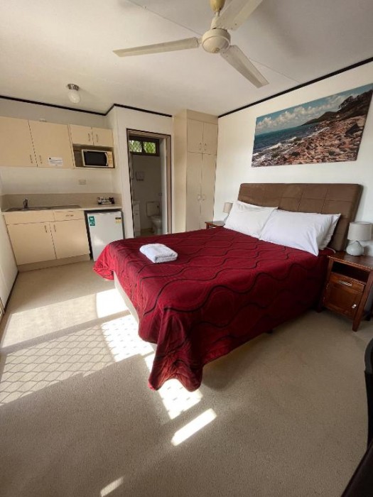 Wongai Beach Hotel 11/75