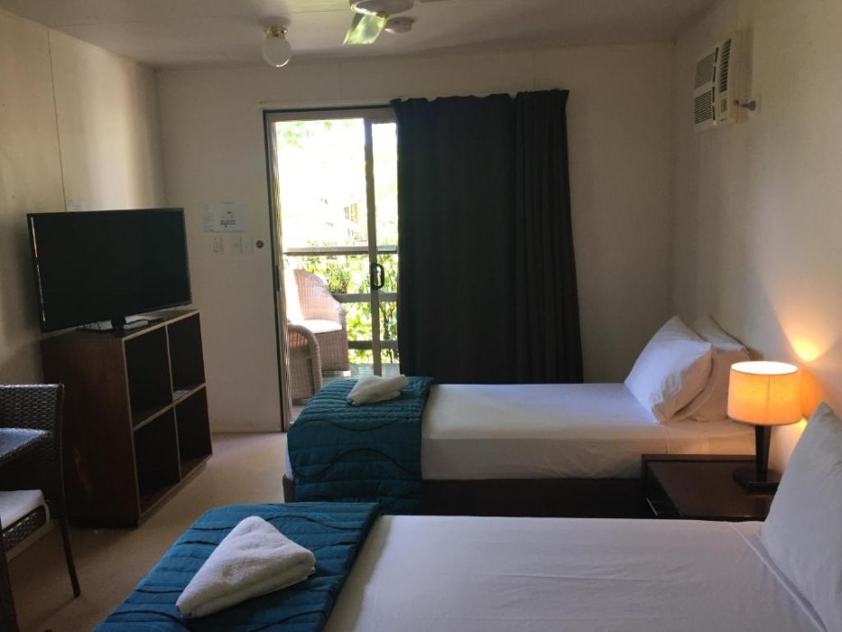 Wongai Beach Hotel 10/75