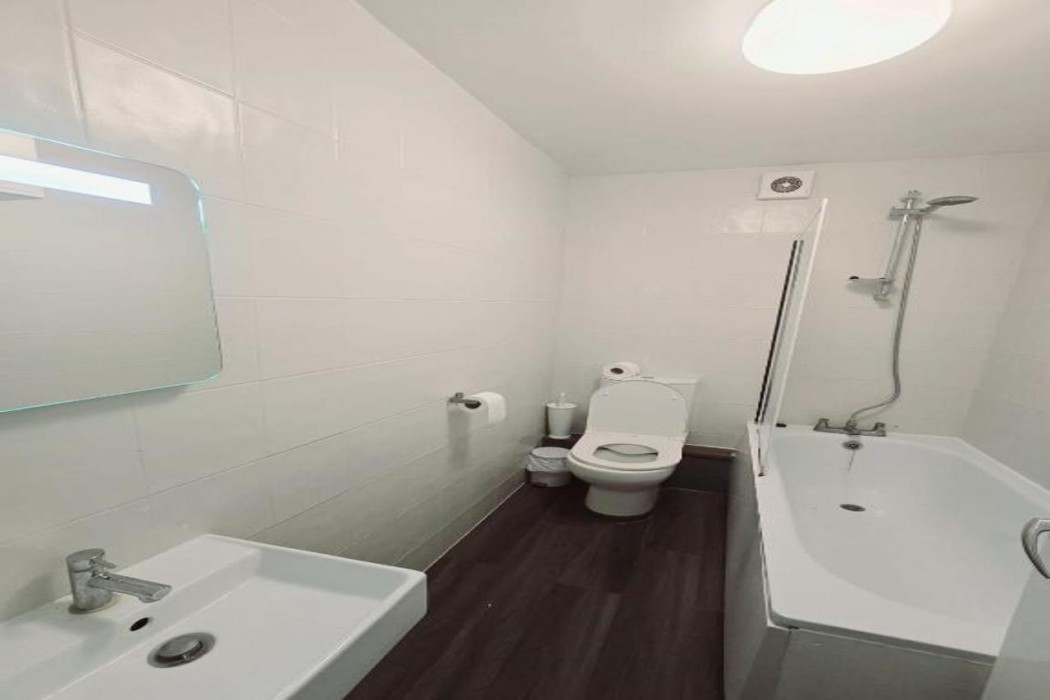 Room at Kingswood Hotel, MAIDENHEAD
