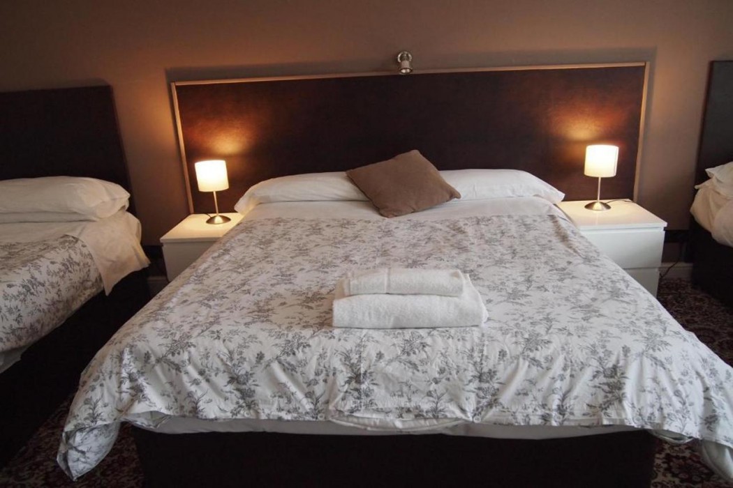 Kingswood Hotel 8/25
