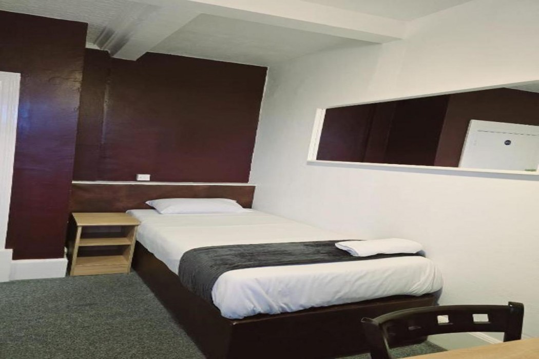 Room at Kingswood Hotel, MAIDENHEAD