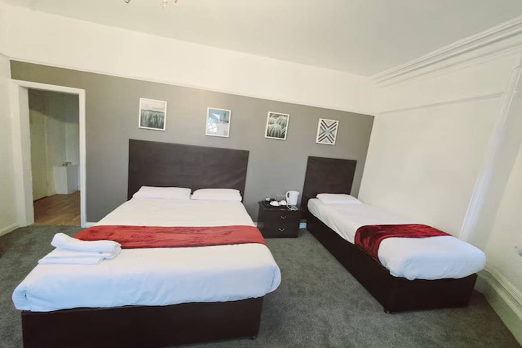 Kingswood Hotel 9/25