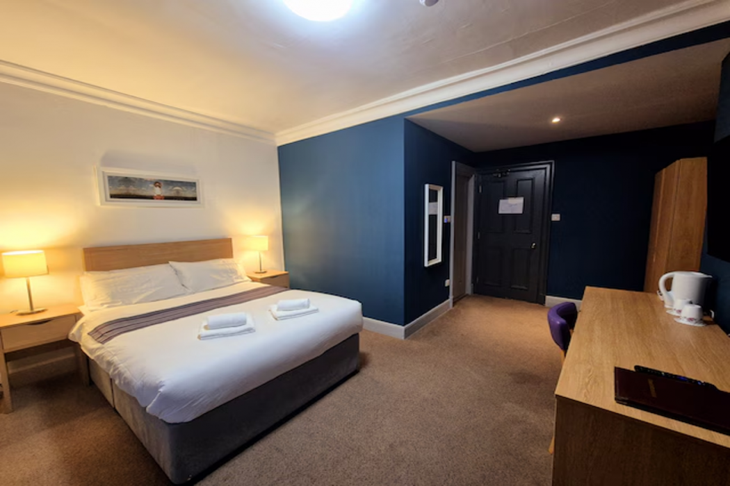OYO Eden Arms Hotel, Durham 12/13