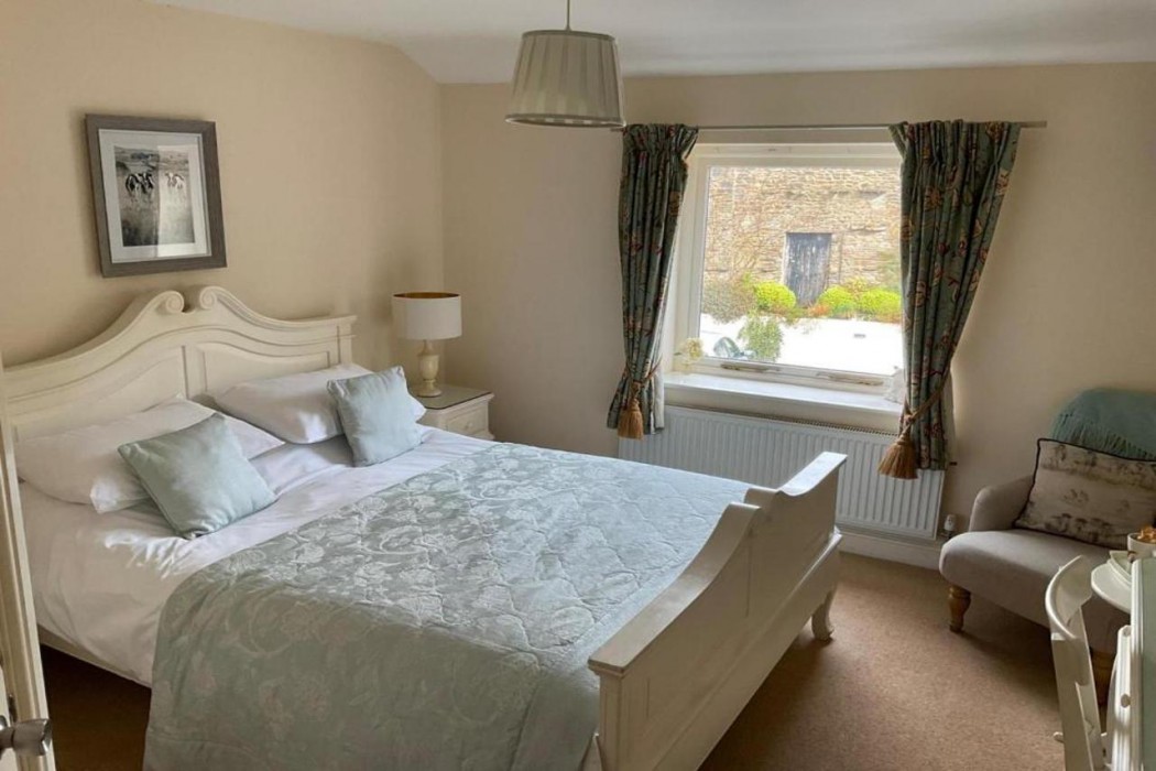Room at OYO Cocketts Hotel, HAWES