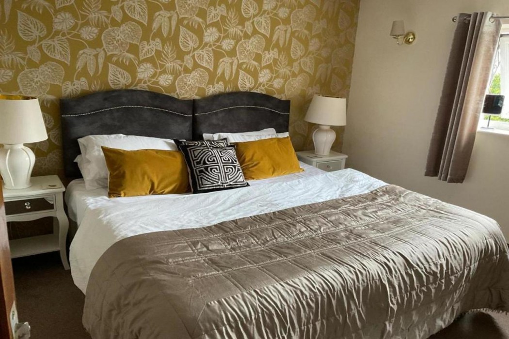 Room at OYO Cocketts Hotel, HAWES