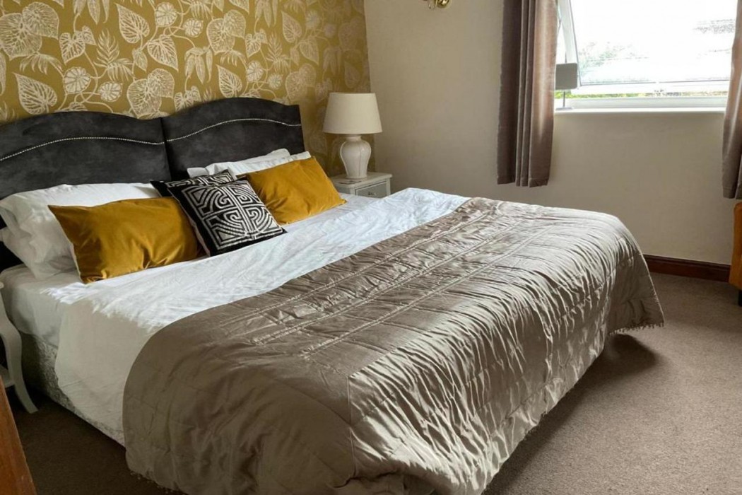 Room at OYO Cocketts Hotel, HAWES