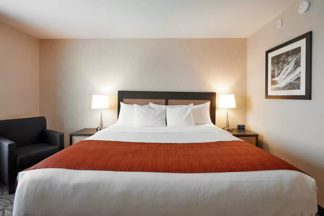 Quality Inn and Suites Prescott, ON 7/27