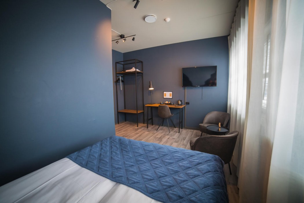 Canyon Hotel 25/84