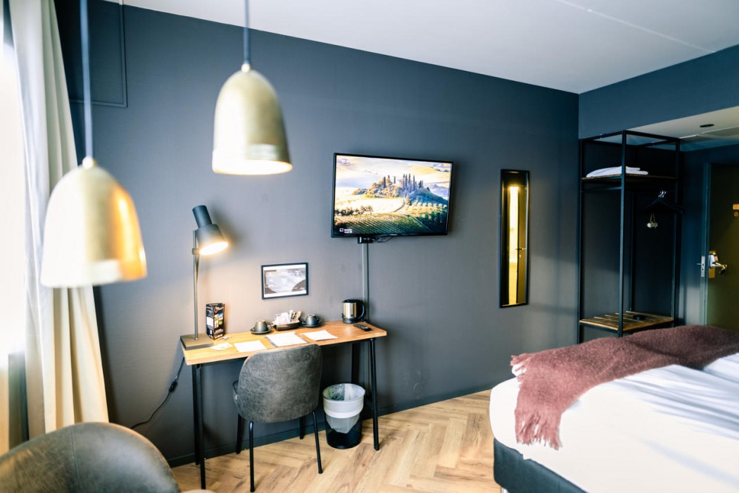 Canyon Hotel 20/84