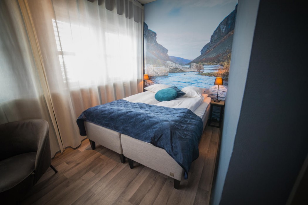 Canyon Hotel 26/84