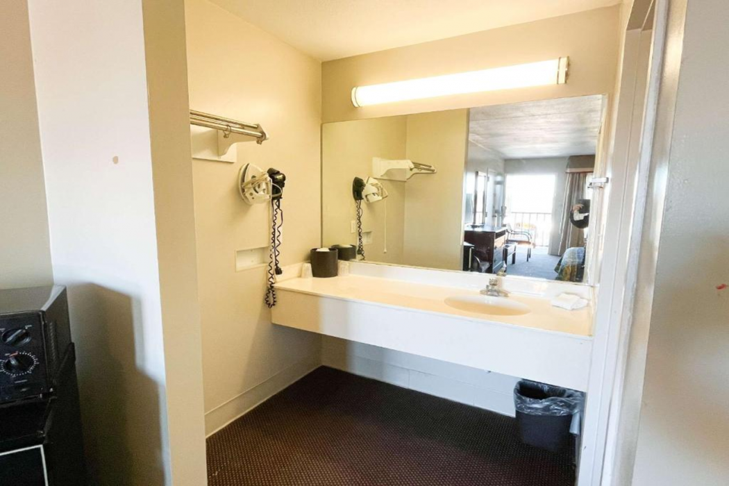 Motel6 Bracey, VA - I-85 8/32