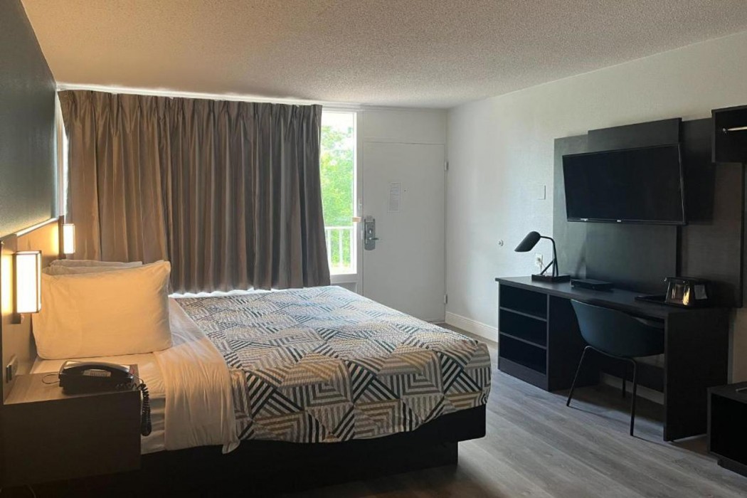 Studio6 Hammond, LA – I12 – I55 10/49