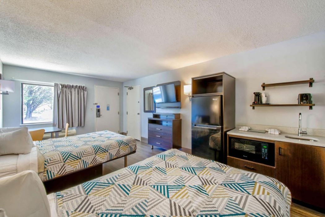 HomeTowne Studios by Red Roof Birmingham - Highway 280 16/26