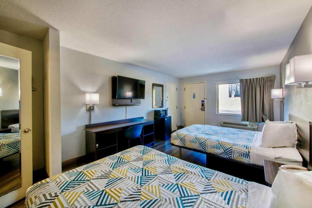 HomeTowne Studios by Red Roof Birmingham - Highway 280 15/26
