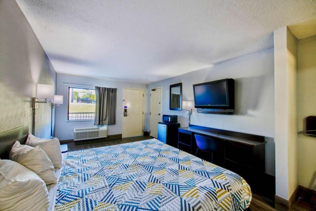 HomeTowne Studios by Red Roof Birmingham - Highway 280 17/26
