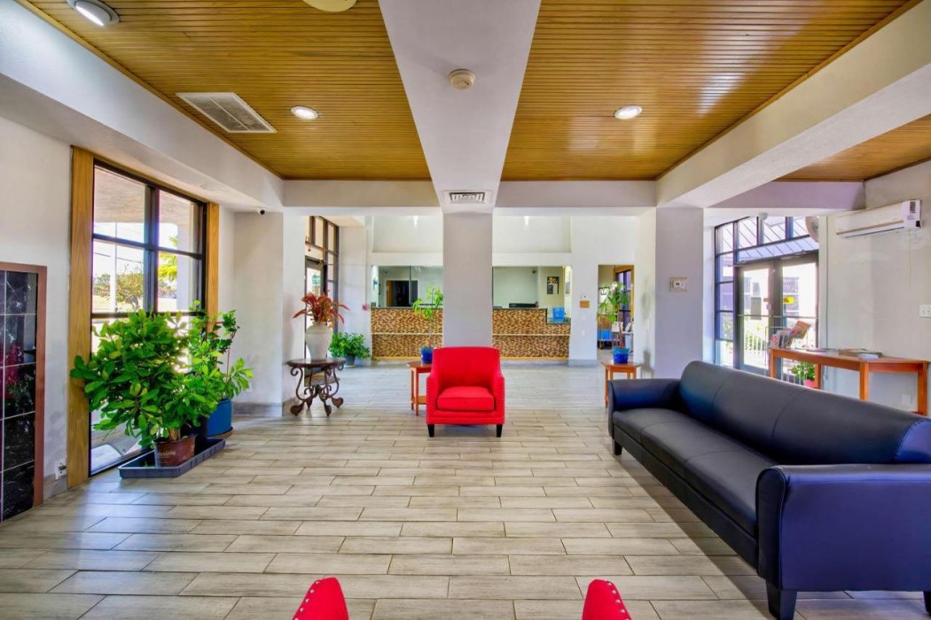 HomeTowne Studios by Red Roof Birmingham - Highway 280 7/26