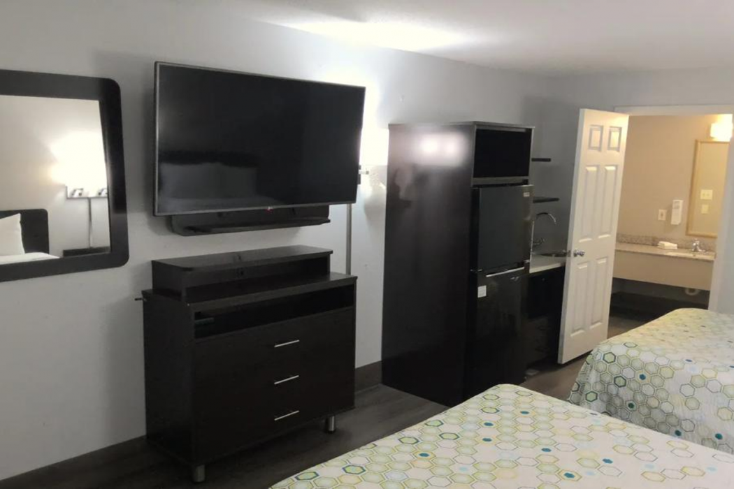 HomeTowne Studios by Red Roof Birmingham - Highway 280 21/26