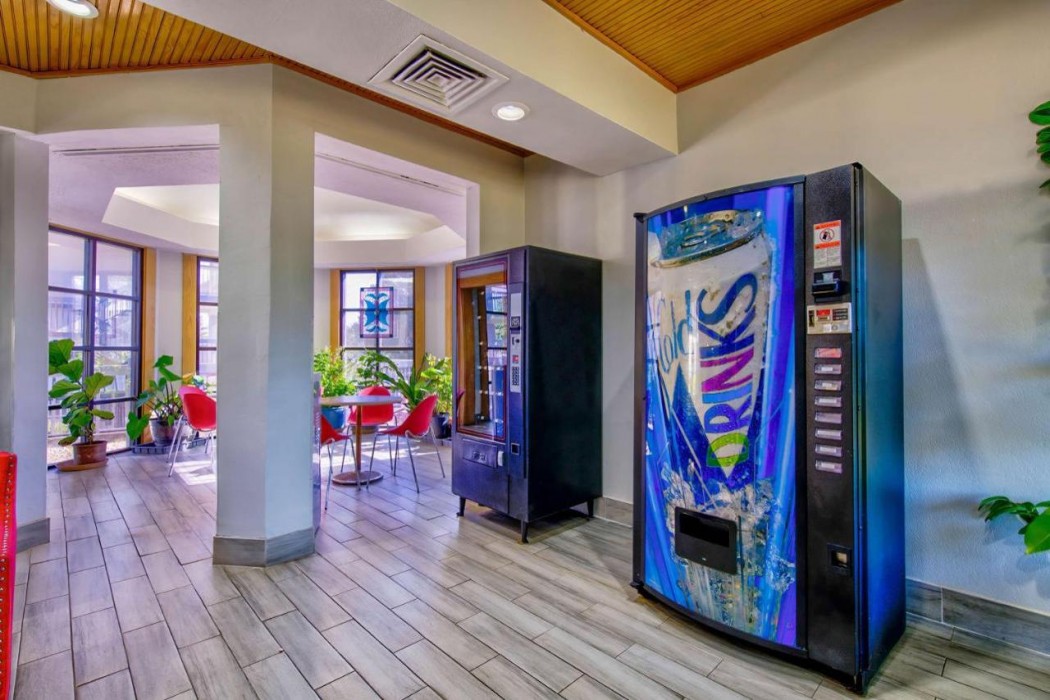 HomeTowne Studios by Red Roof Birmingham - Highway 280 8/26
