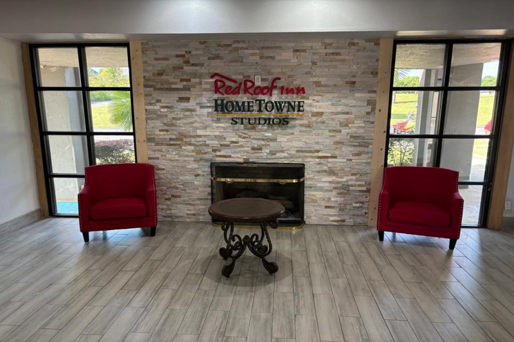 HomeTowne Studios by Red Roof Birmingham - Highway 280 6/26
