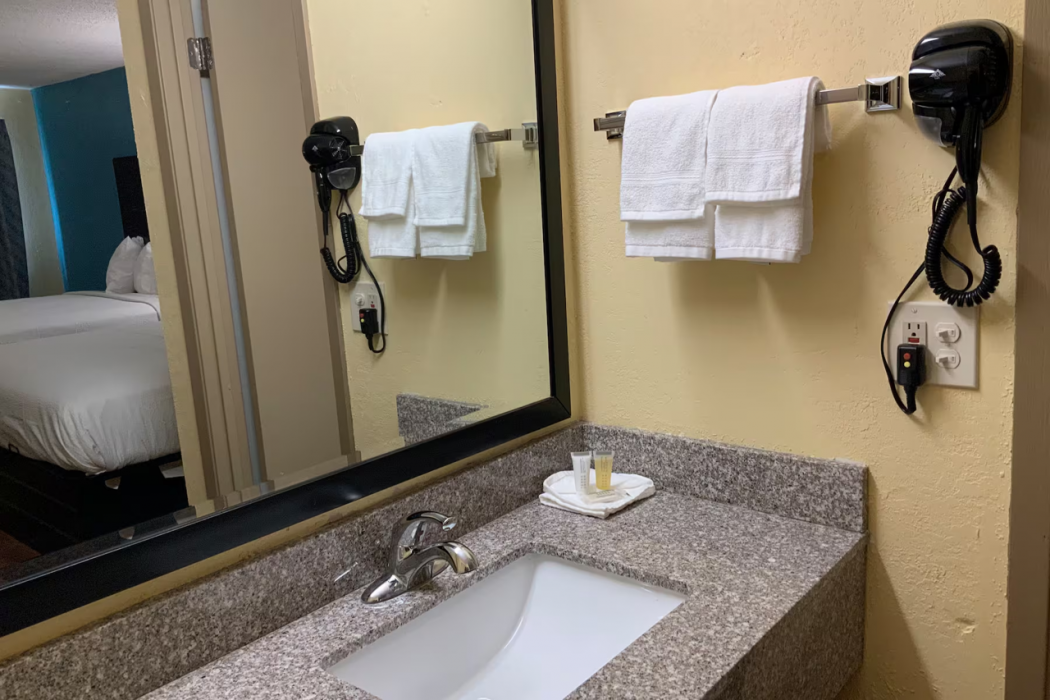Days Inn by Wyndham Troy IL 12/34