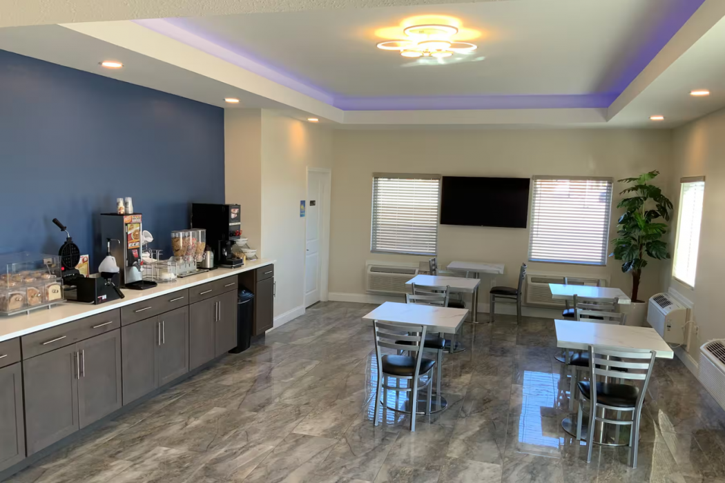 Days Inn by Wyndham Troy IL 23/34