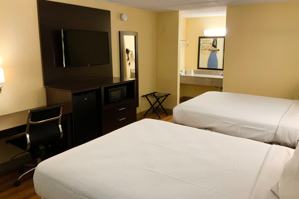 Days Inn by Wyndham Troy IL 9/34