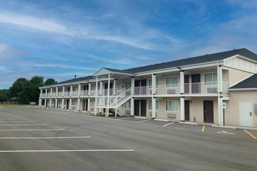 Days Inn by Wyndham Troy IL 22/34