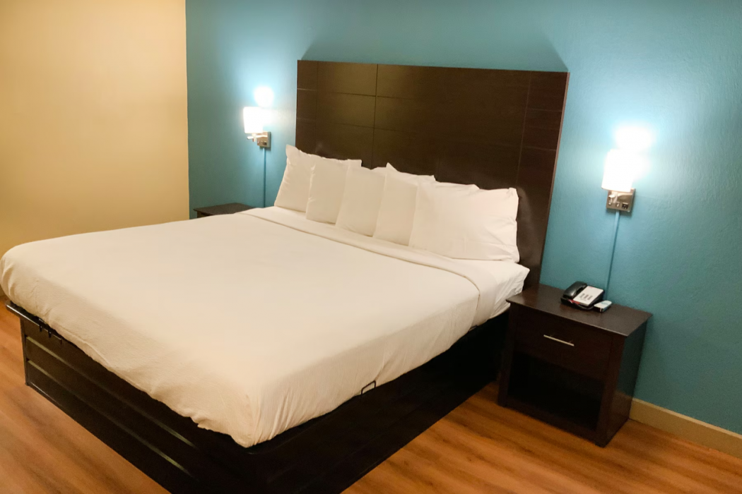 Days Inn by Wyndham Troy IL 8/34