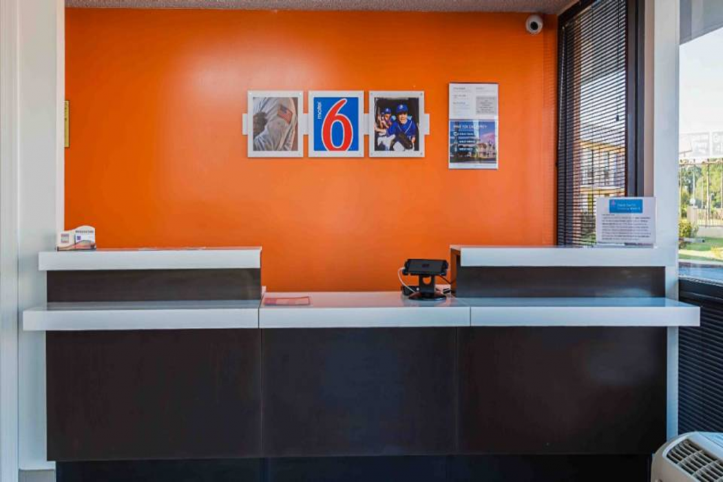 Lobby at Studio6 Suites Perry, GA, PERRY - GA