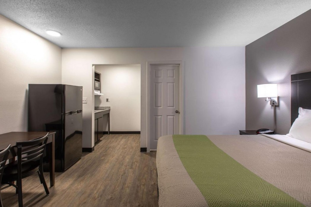 Studio6 Greenville, SC I-85 Near Downtown 10/42