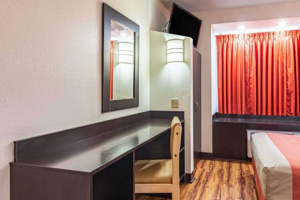 Motel6 Chattanooga, TN - Downtown 13/40