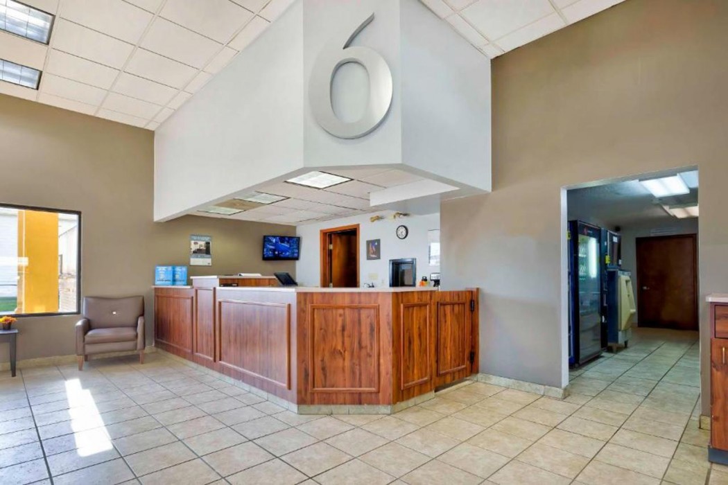 Lobby at Studio6 Effingham, IL, EFFINGHAM - IL