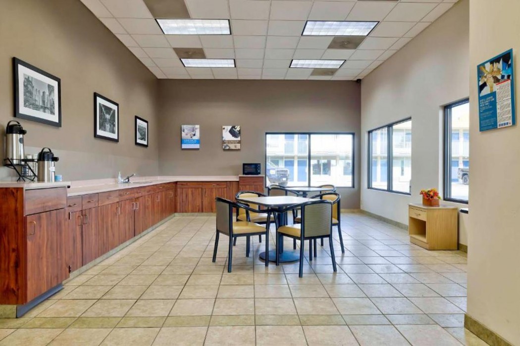 Studio6 Effingham, IL 26/38