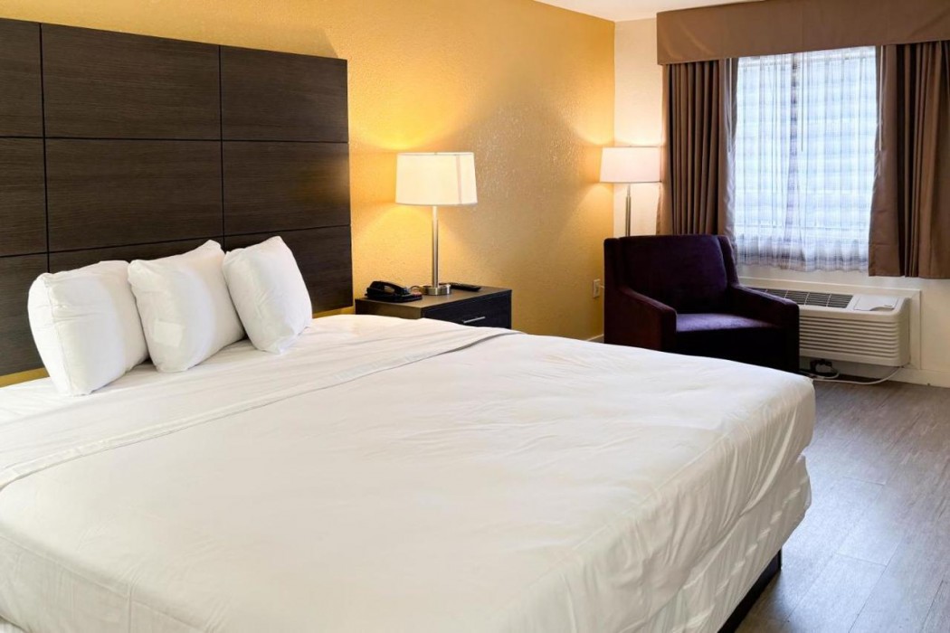 Motel6 Charlotte, NC-Northlake 11/34