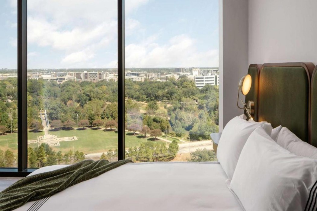 Thompson Houston, by Hyatt 16/72