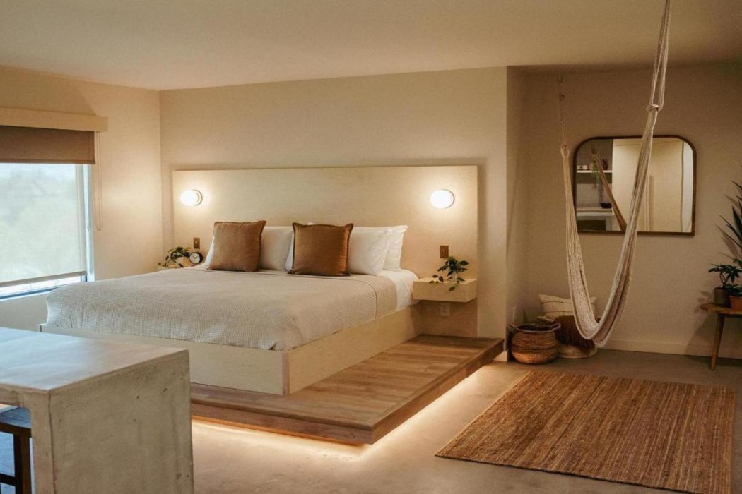 Brut Hotel 13/17