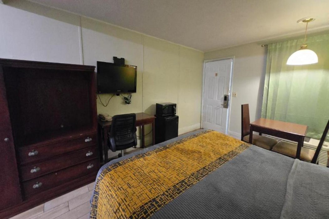 OYO Hickory House Inn 13/38